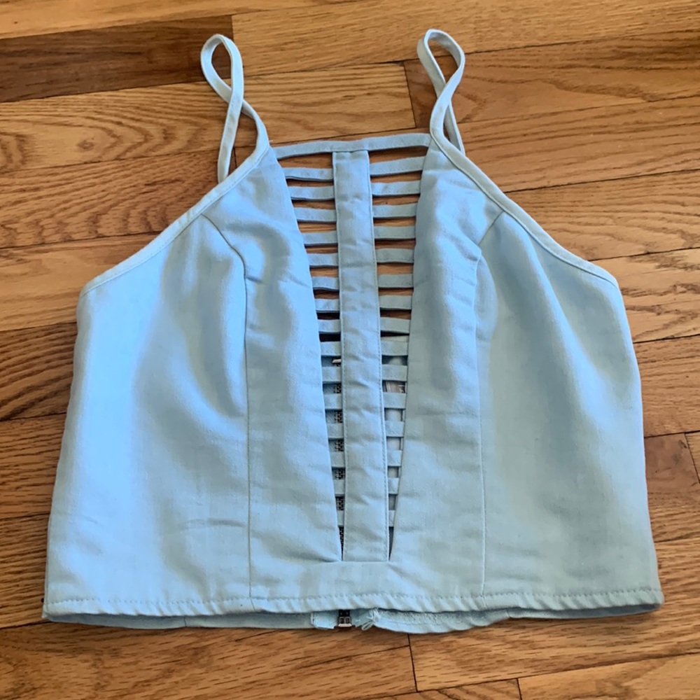 Crop top.